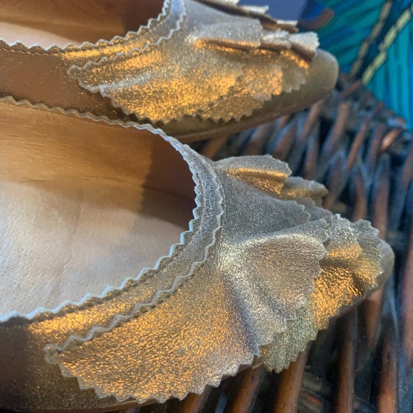 $5 Ladies flat shoes - Picture 10 of 14